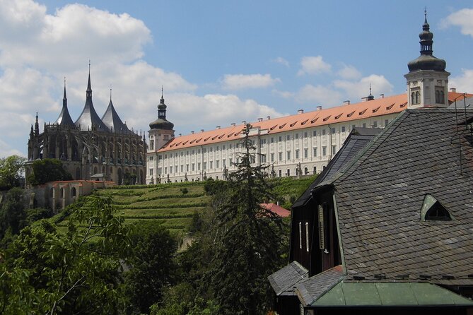 Kutna Hora and Bone Chapel Private Day Trip from Prague - The ride from Prague and the value of private transport