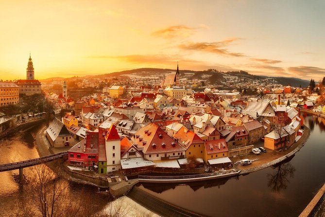 Luxury Private Day trip from Prague to Cesky Krumlov via Hluboka Castle - The road to Český Krumlov