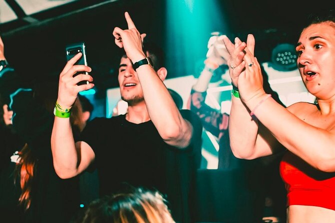 MONDAYS LIKE FRIDAYS - GIRLS 3 FREE DRINKS | Admission Ticket - Who should choose this Prague night out