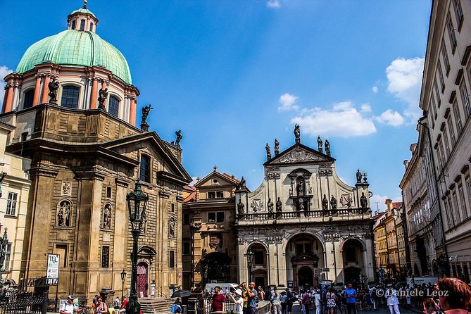 Pedestrian tour of Prague in Spanish - Why this Spanish walking tour works as a Prague introduction