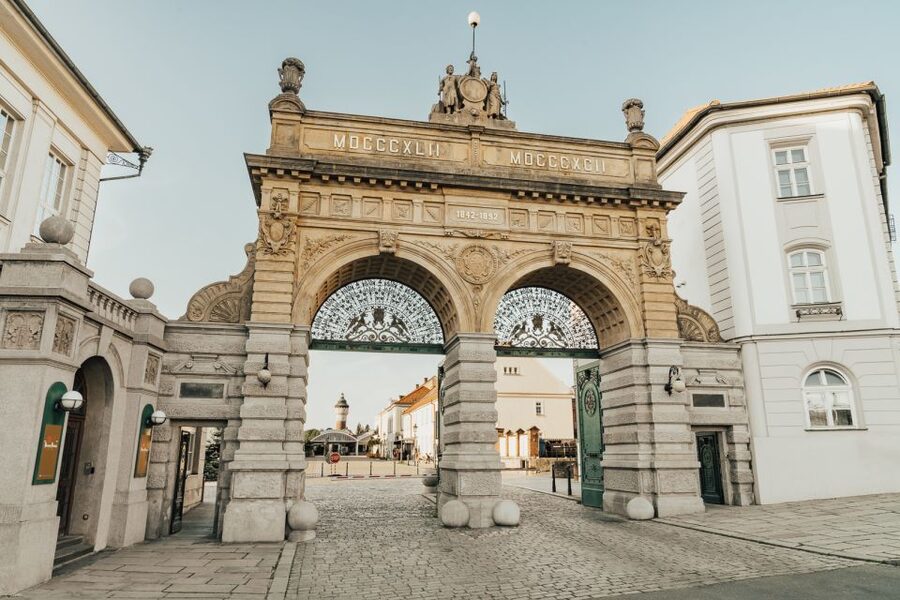 Pilsen: Pilsner Urquell Brewery Tour with Beer Tasting - Key points to know before you book