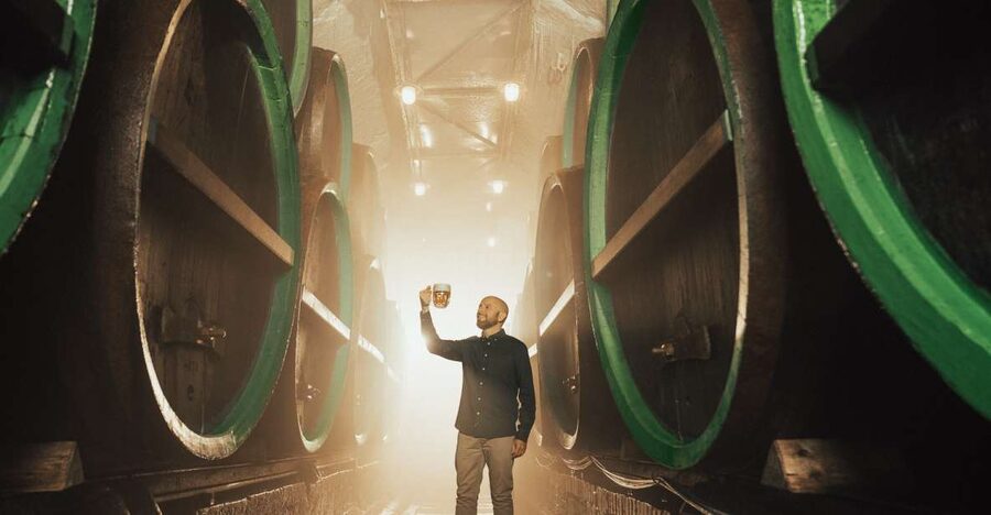 Pilsen: Pilsner Urquell Brewery Tour with Beer Tasting - Why the unfiltered cellar beer changes the tour