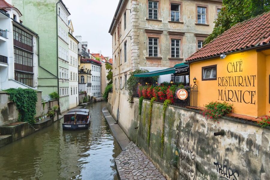 Prague: 1.5-Hour River Boat Cruise and Guided Tour - Charles Bridge, Kampa Island, and the National Theatre