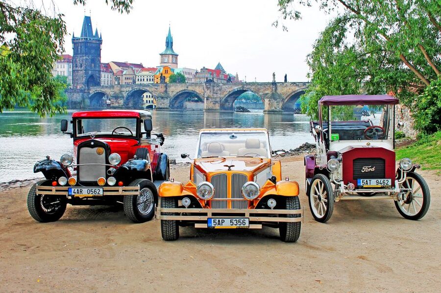 Prague: 1.5–Hour Vintage Car Tour - Who will enjoy this most