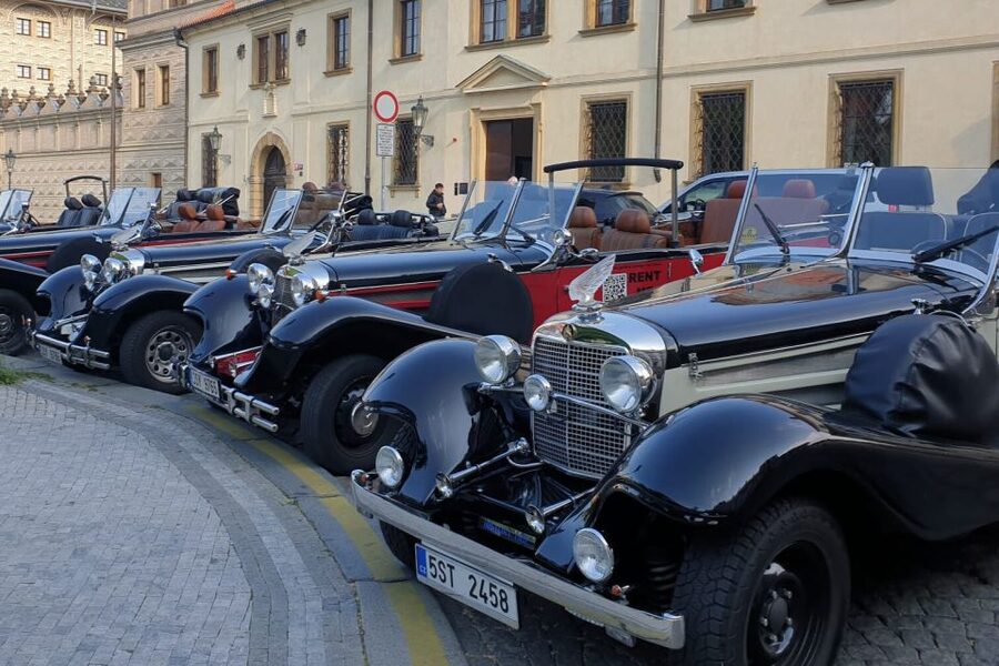 Prague: 1-Hour Private Tour in Vintage Car - What this vintage Prague ride is really like