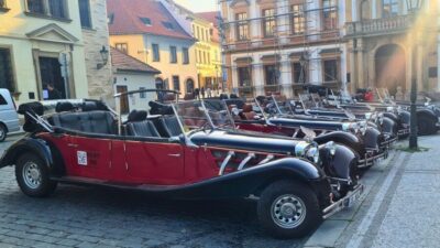 1-Hour Private Tour in Vintage Car