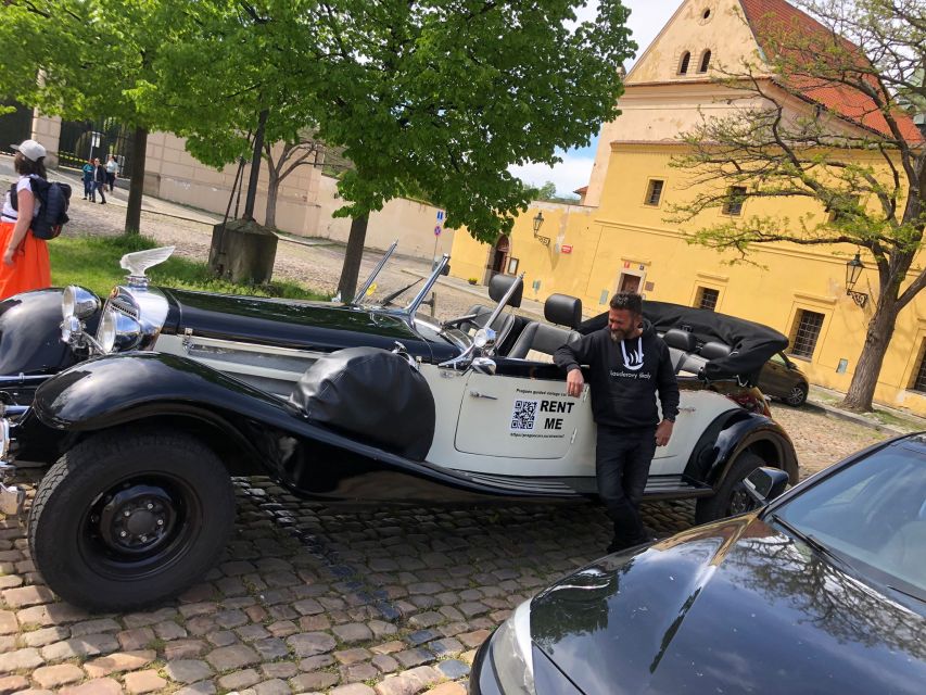 Prague: 1-Hour Private Tour in Vintage Car - What the private format adds