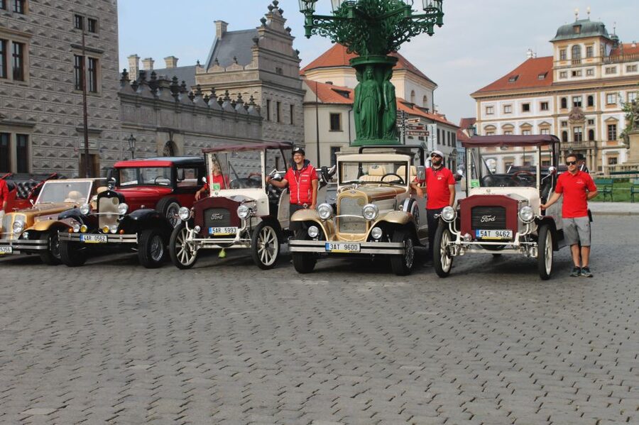 Prague: 1-Hour Vintage Car Tour - Why the vintage car changes the Prague sightseeing experience