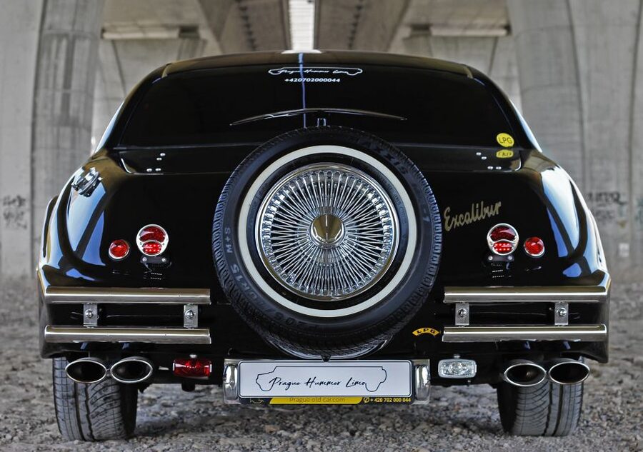 Prague: 1-Hour Vintage Limousine Rental - Key points at a glance