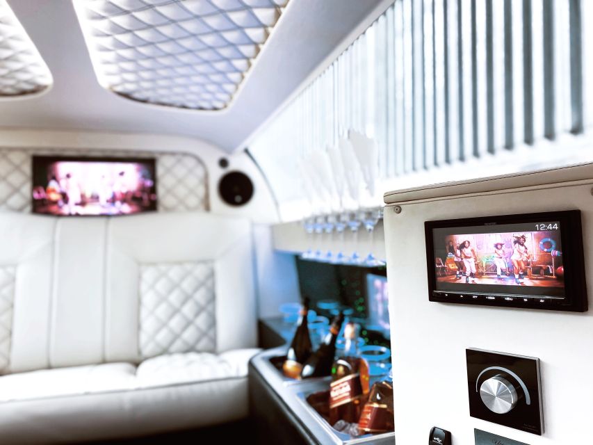 Prague: 1-Hour Vintage Limousine Rental - Booking tips that protect your hour