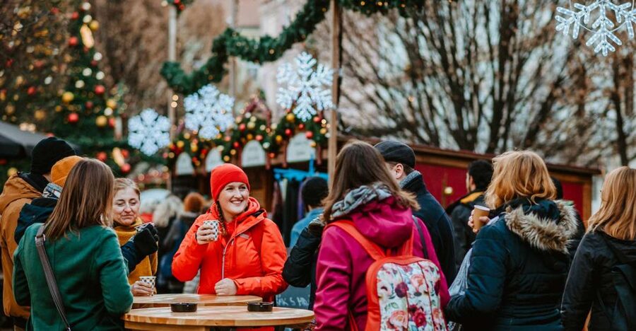 Prague: 2-3h Magical Christmas Markets Tour with Inclusions - The guide makes the difference