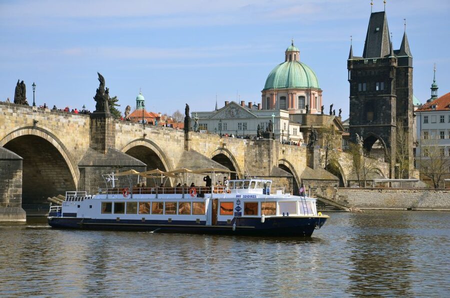 Prague: 2-Hour Lunch Cruise on the Vltava River - A quiet route past Prague’s biggest sights
