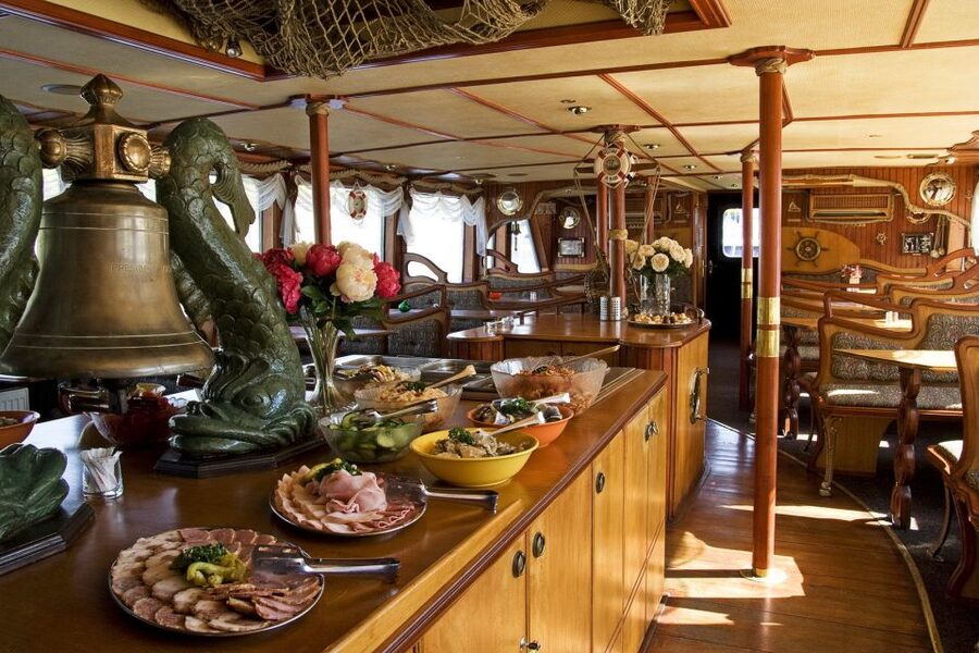 Prague: 2-Hour Lunch Cruise on the Vltava River - The Rudolfinum and Prague’s riverside architecture