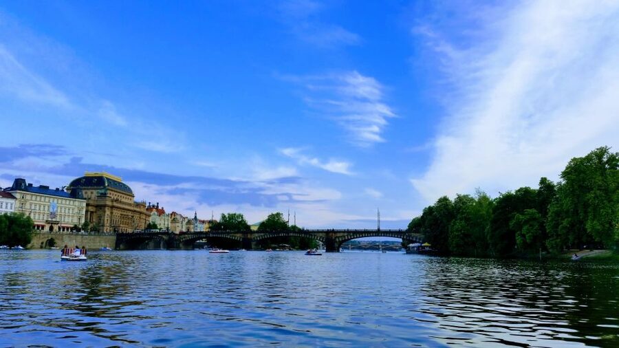 Prague: 2-Hour Lunch Cruise on the Vltava River - Who should book this Vltava lunch cruise?