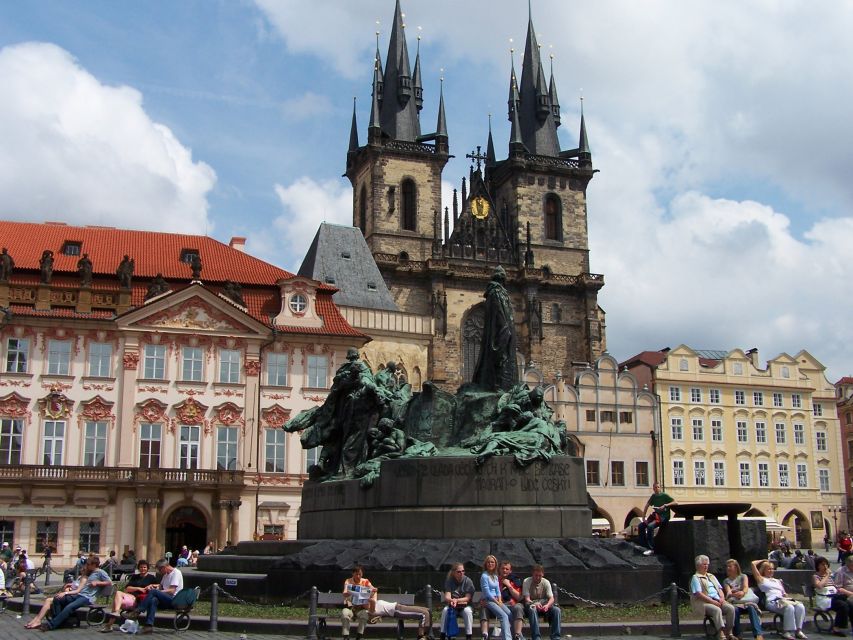 Prague: 2-Hour Old Town and Jewish Ghetto Walking Tour - Meeting Behind Týn Cathedral
