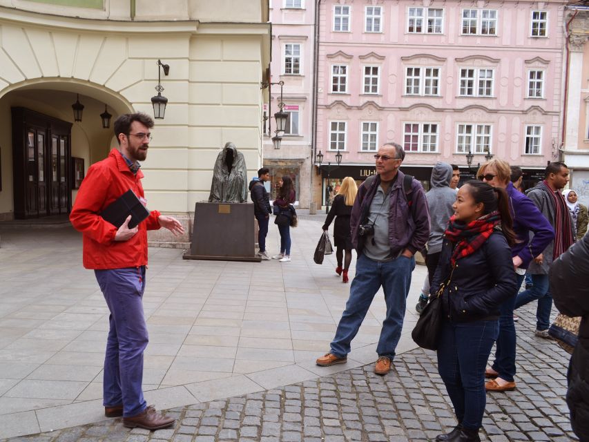 Prague: 2-Hour Old Town and Jewish Ghetto Walking Tour - Reading the Astronomical Clock
