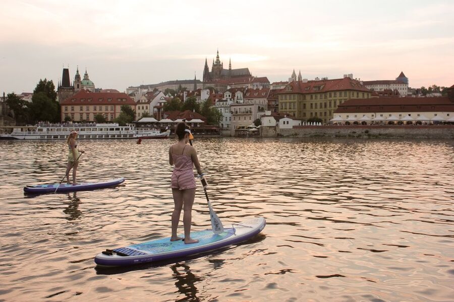 Prague: 2-Hour Paddle Boarding in the City Centre - Meeting the guide at Císařská louka