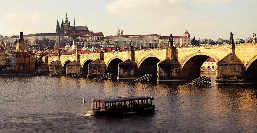 Prague: 2 hours city tour + 1 hour boat cruise - Key points to know before booking
