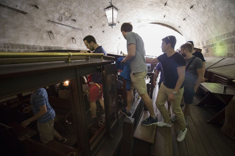 Prague: 3–Hour Castle Grounds Walking Tour and River Cruise - The guide and group experience