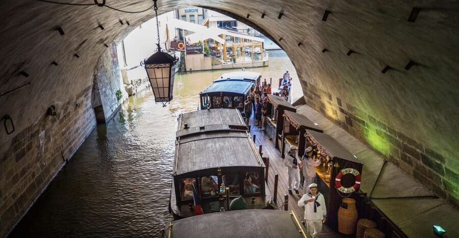 Prague: 3–Hour Castle Grounds Walking Tour and River Cruise - Seeing Charles Bridge from the water