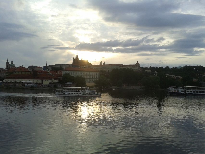 Prague: 3-hour Evening River Cruise with Dinner - What three hours on board feels like