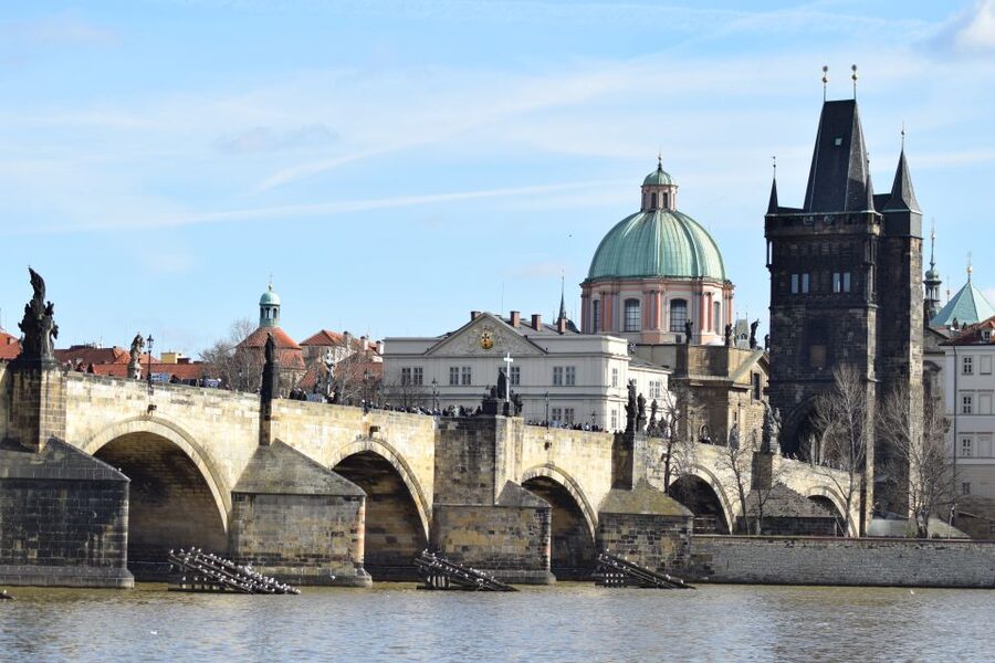 Prague: 3-hour Evening River Cruise with Dinner - Music, atmosphere, and the right seat
