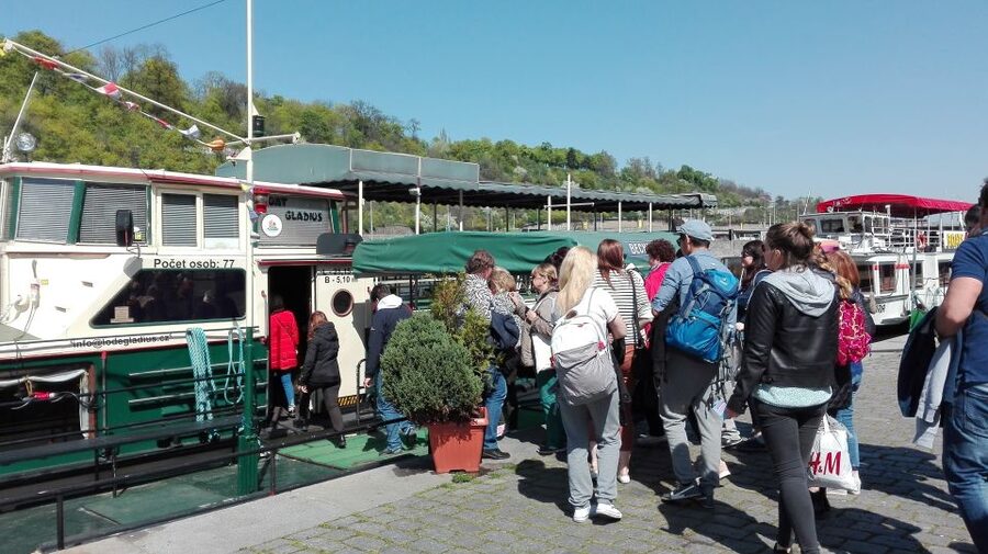 Prague: 3-hour Evening River Cruise with Dinner - Starting near Republic Square