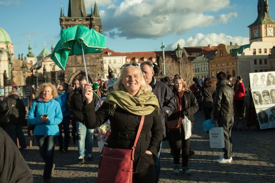 Prague: 3-Hour Old Town and Prague Castle Tour in German - Pace, group size, and physical demands