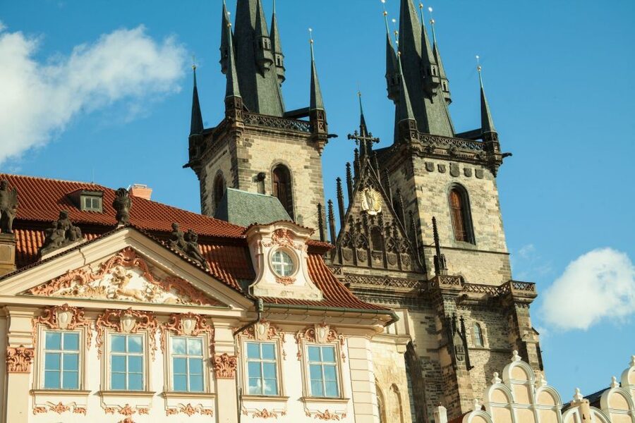 Prague: 3-Hour Old Town and Prague Castle Tour in German - What this Prague tour does well