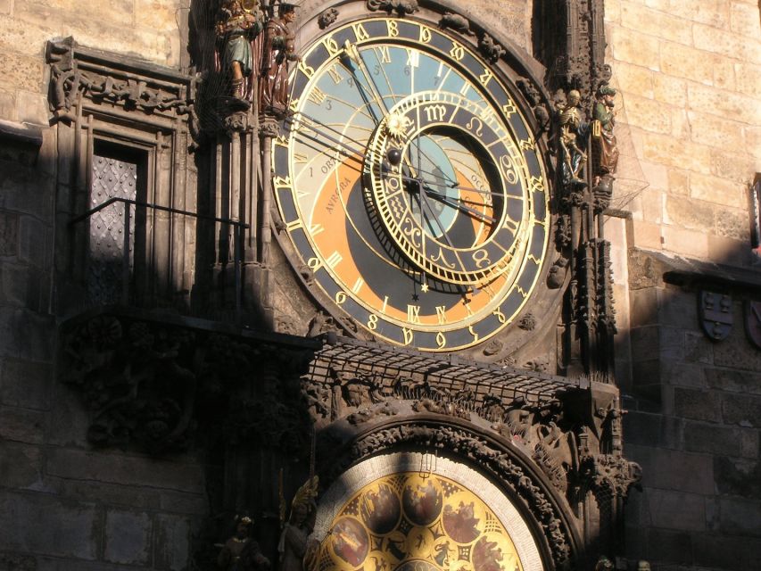 Prague: 3-Hour Old Town and Prague Castle Tour in German - Josefov, synagogues, and the old cemetery
