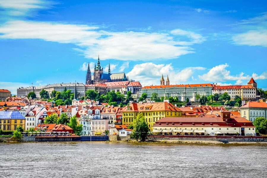 Prague: 45-Minute Sightseeing Cruise to Devil's Channel - Winter comfort and summer timing