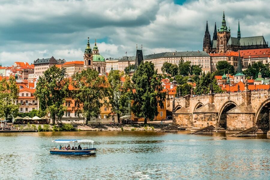 Prague: 45-Minute Sightseeing Cruise to Devil's Channel - At Čech Bridge, get the pier right