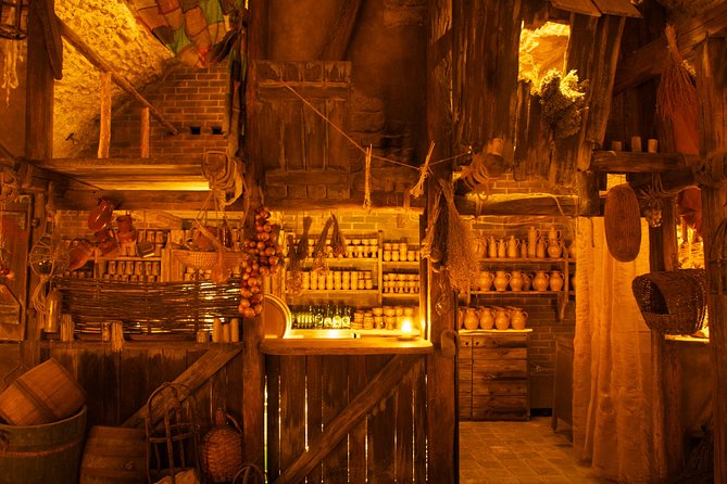 Prague 5 Courses Medieval Dinner and Live Performances - Unlimited drinks, with a little patience required
