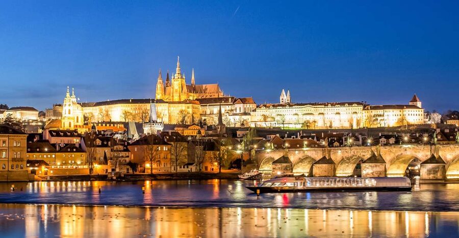 Prague: 50-Minute Sightseeing Evening Cruise - Why an evening ride suits Prague