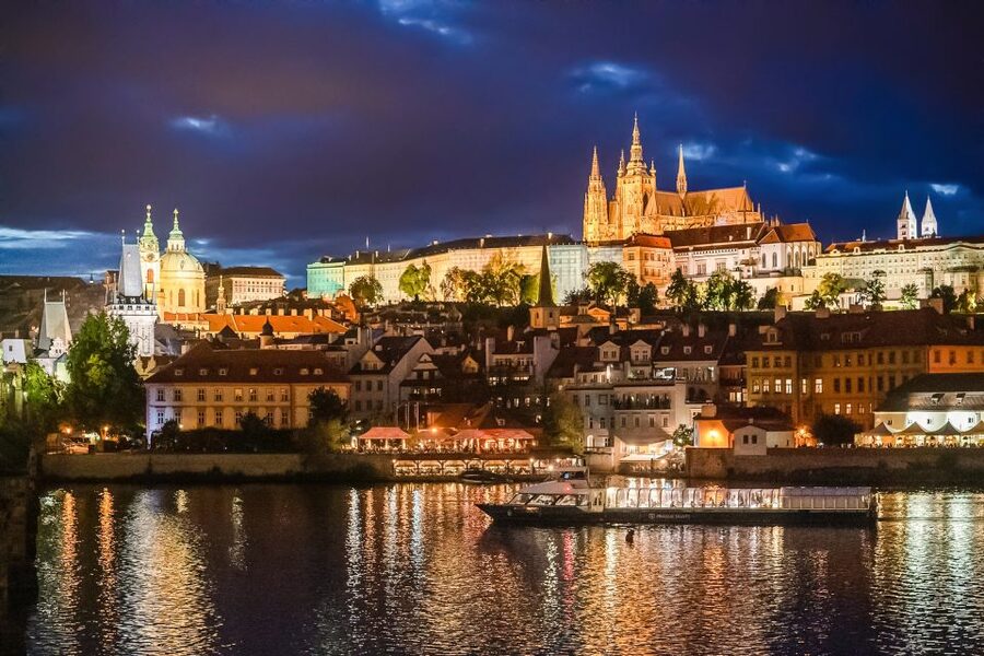 Prague: 50-Minute Sightseeing Evening Cruise - How useful is the audio guide?