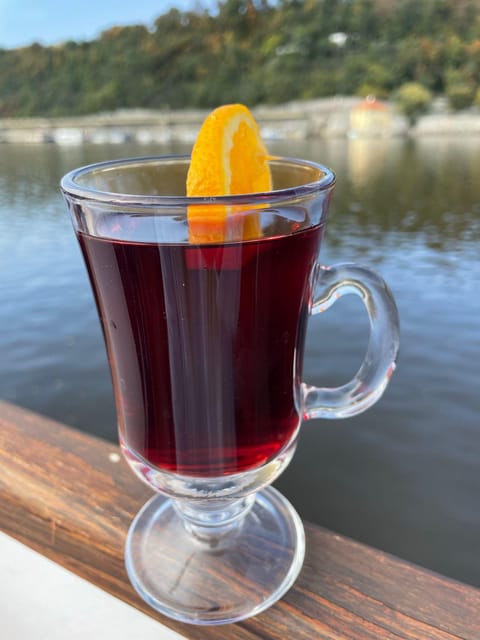 Prague: Advent Boat Cruise with Sweets and Hot Drinks - What the 50-minute route gives you