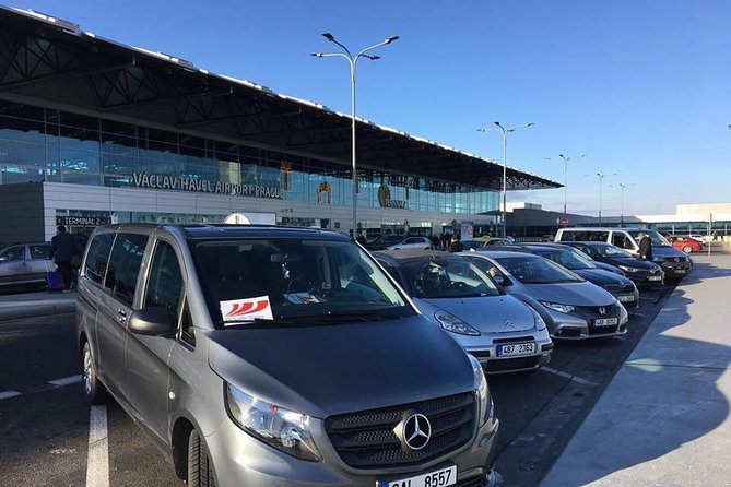 PRAGUE AIRPORT - CITY TRANSFERS in Spanish - What the 20 to 50-minute ride is really like