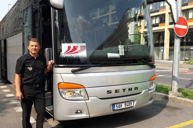 PRAGUE AIRPORT - CITY TRANSFERS in Spanish - Booking, cancellation, and practical details