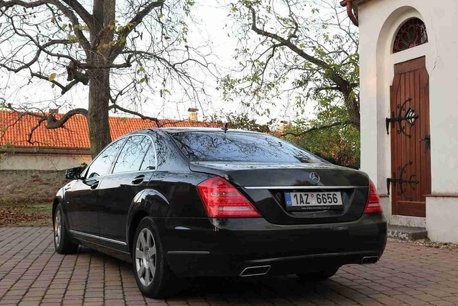 Prague airport luxury transfer by a Mercedes Benz S class - What the small details tell you