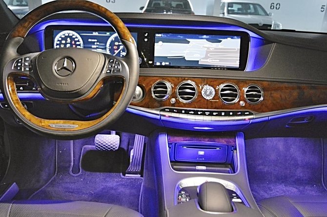 Prague airport luxury transfer by a Mercedes Benz S class - Door-to-door service for three people