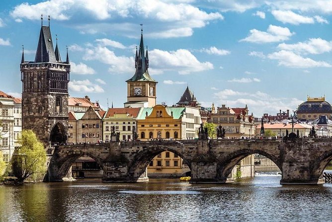 Prague Airport Transfers, Praga Aeropuerto Traslados, ESPAŇOL-ENG - From Prague Airport to your hotel in about 35 minutes