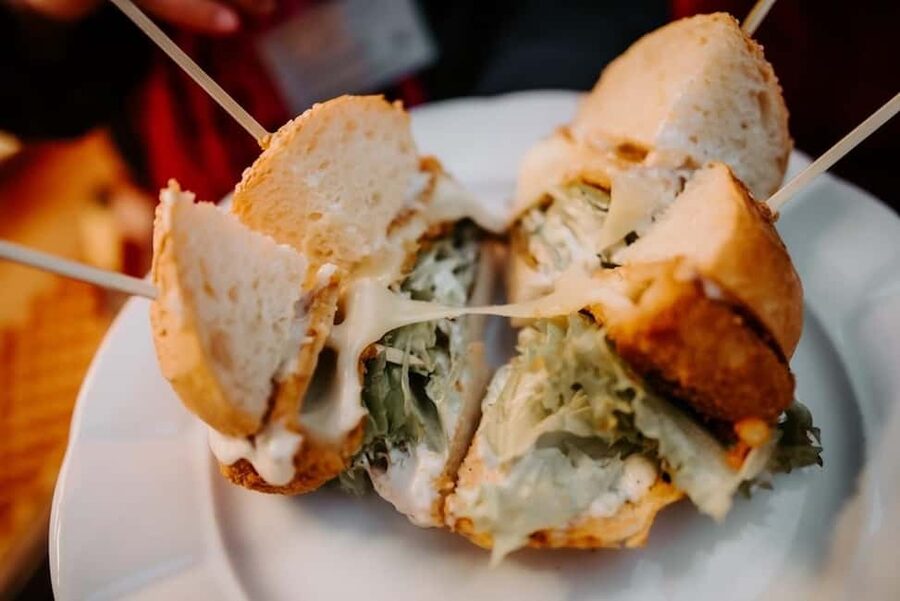 Prague: Award-Winning Old Town Food Tour with Four Drinks - A full hour for the main restaurant stop