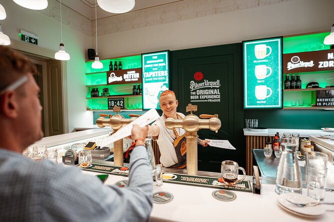 Prague Beer Pouring Class at Pilsner Urquell - Why the foam matters in Hladinka, Šnyt, and Mlíko