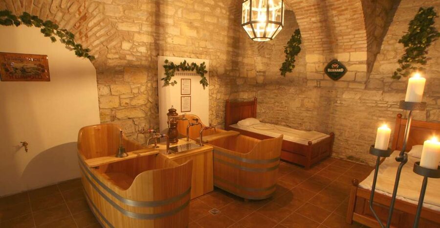 Prague: Bernard Beer Spa with Beer and Massage Option - The private beer bath for two