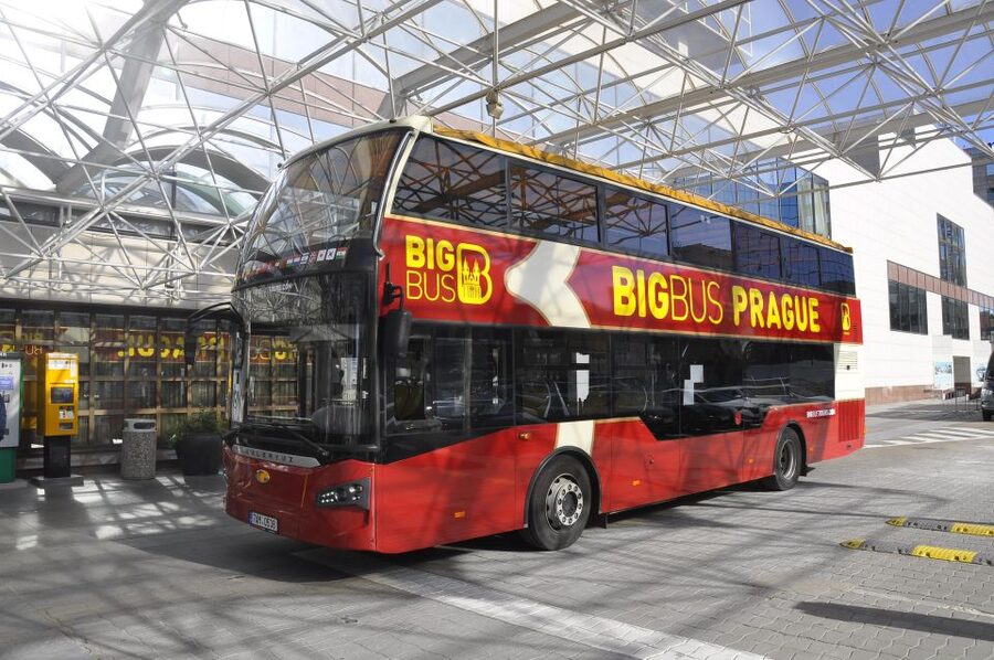 Prague: Big Bus Hop-on Hop-off, Castle Tour and River Cruise - Start with the green route for Prague’s central sights