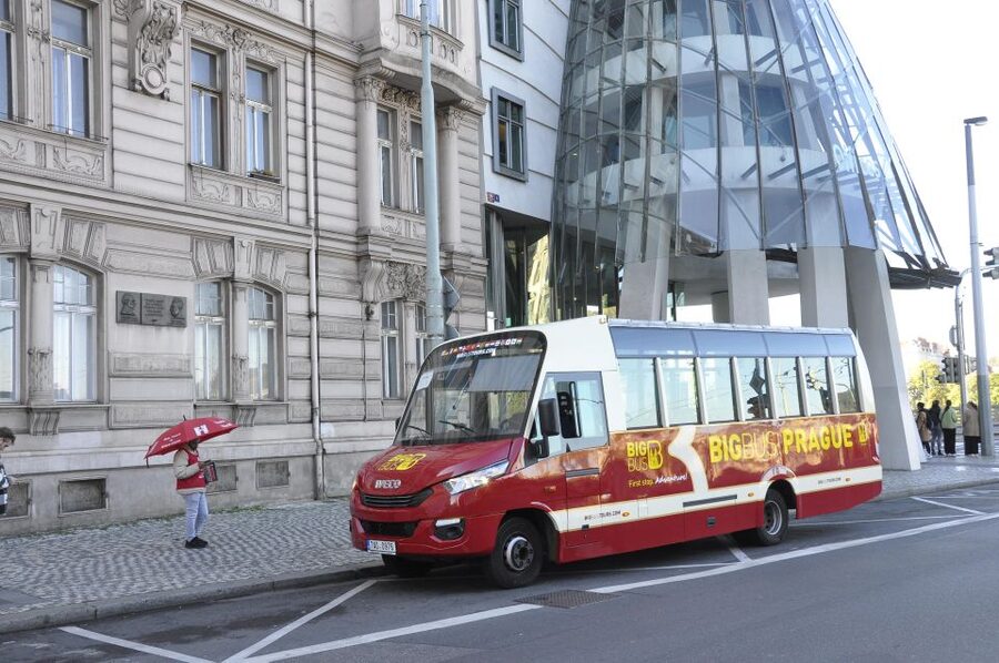 Prague: Big Bus Hop-on Hop-off, Castle Tour and River Cruise - What families and less mobile visitors should know