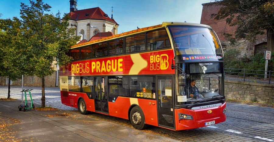 Prague: Big Bus Hop-on Hop-off, Castle Tour and River Cruise - Use the red route to reach Prague Castle