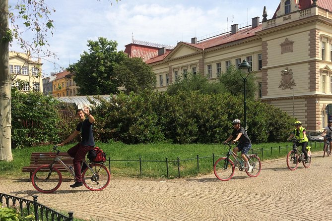 Prague Bike Tour - Stunning Viewpoints, Castle, City & Park - Prague Castle without the interior tour