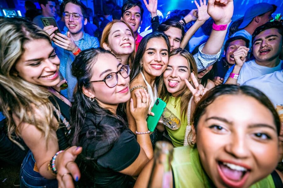 Prague: Boat Party with Unlimited Drinks & After Party Entry - Key points to know before booking