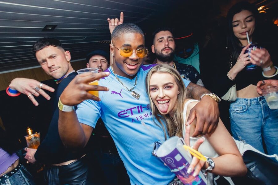 Prague: Boat Party with Unlimited Drinks & After Party Entry - Who will enjoy this most